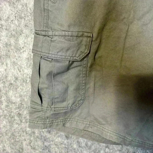Columbia Gray Cargo Shorts - Size 38 - Picture 2 of 5